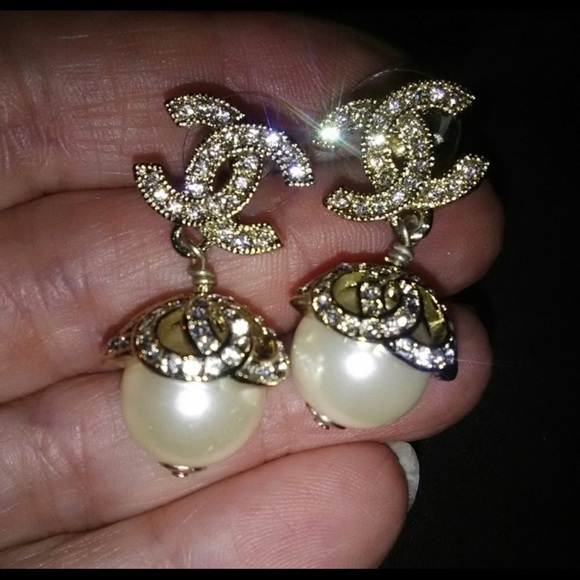 Chanel pearl drop earrings - Picture 1 of 5